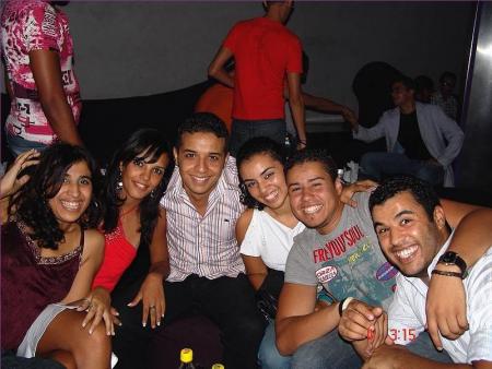 merry with ses amis